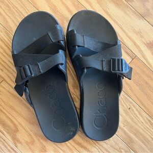 Size 10 black men’s Chaco slides